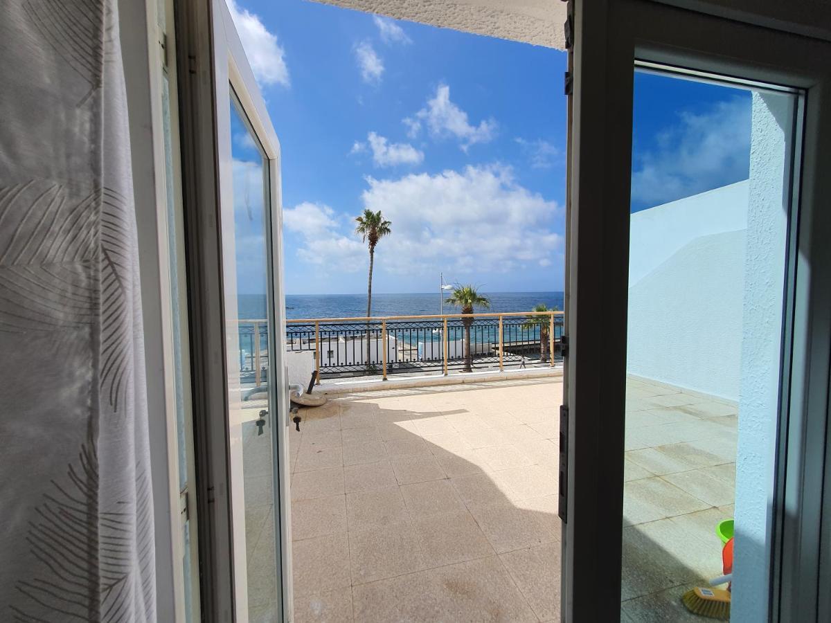 Poseidon 51 - Beachfront Two Bedroom Apartment Paphos Exterior photo