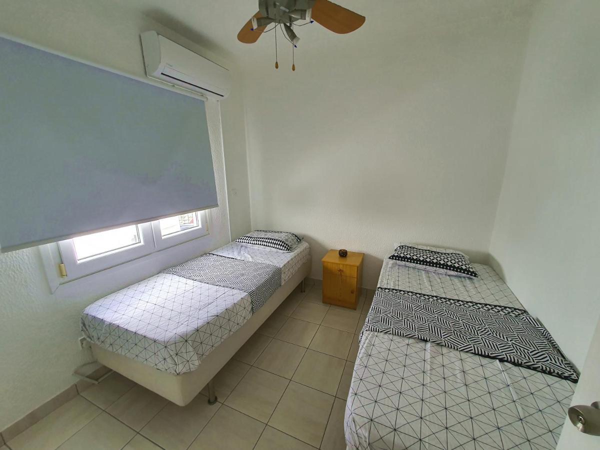 Poseidon 51 - Beachfront Two Bedroom Apartment Paphos Exterior photo